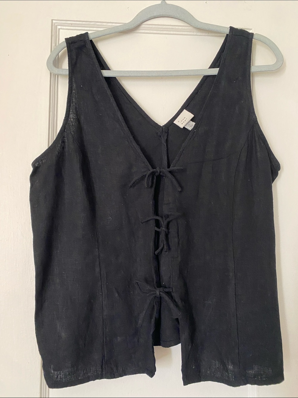 A new day Black Sleeveless Tie-Front Linen Top. Size L.